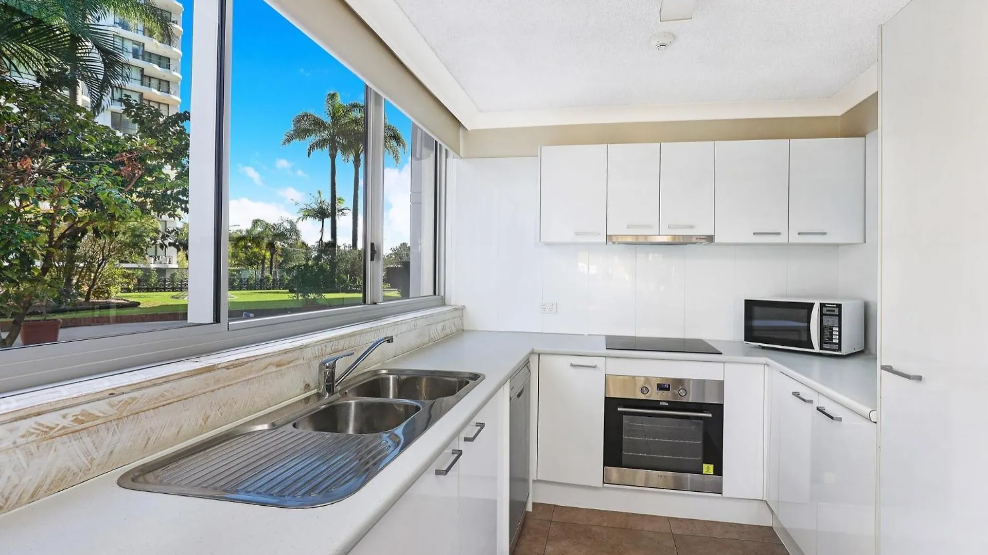 Aparthotel Pacific Regis Beachfront