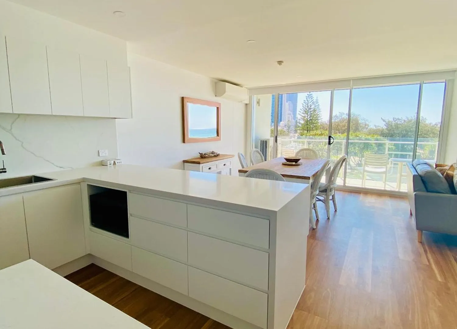 Aparthotel One The Esplanade On Surfers Paradise 4*