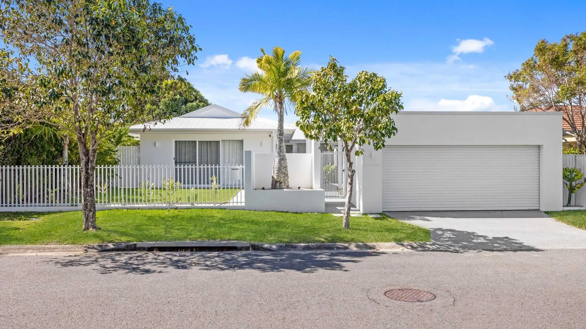 Luxury Burleigh Oasis With Pool! Holiday home *