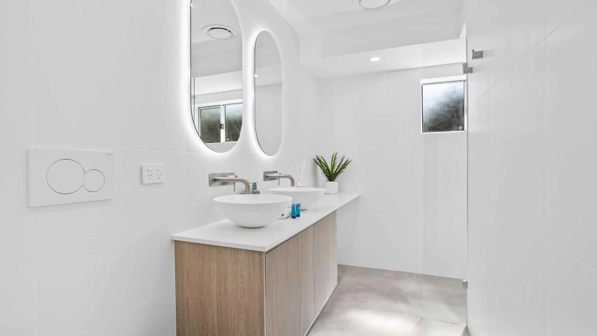 Luxury Burleigh Oasis With Pool!