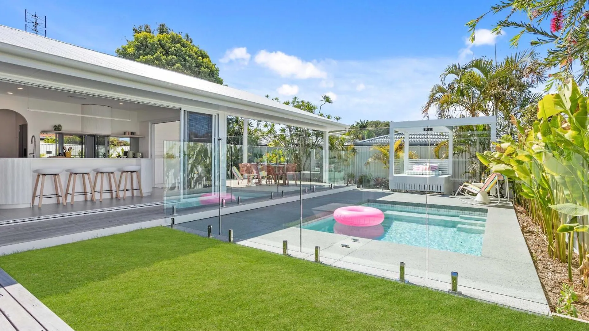 Holiday home Luxury Burleigh Oasis With Pool!