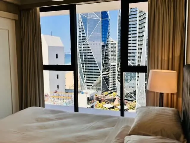 2 Bdrm In 'aquarius' Surfers Broadbeach