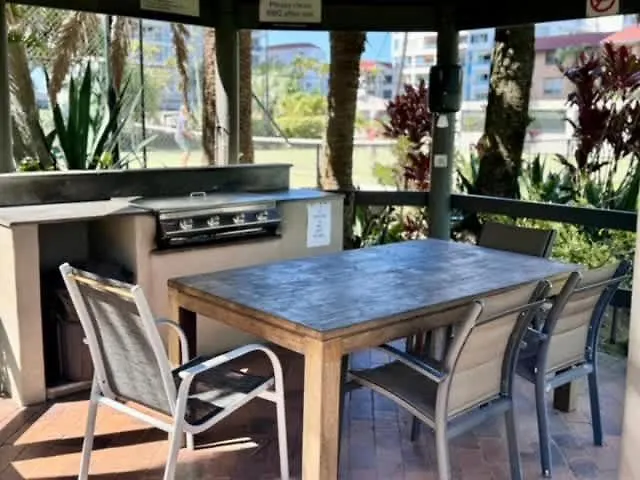 2 Bdrm In 'aquarius' Surfers Broadbeach