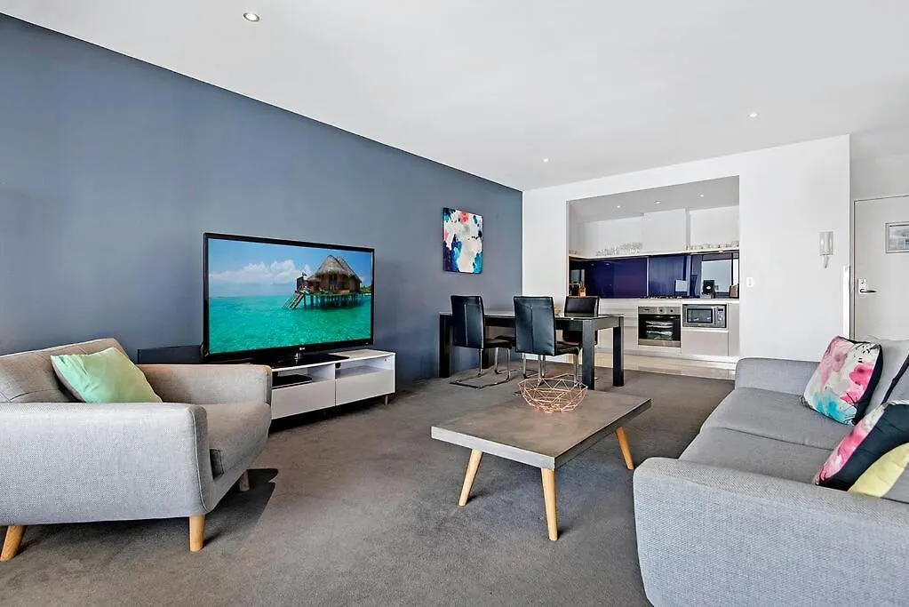 Circle On Cavill Level 33 Ocean Living - Coastal Letting Apartment
