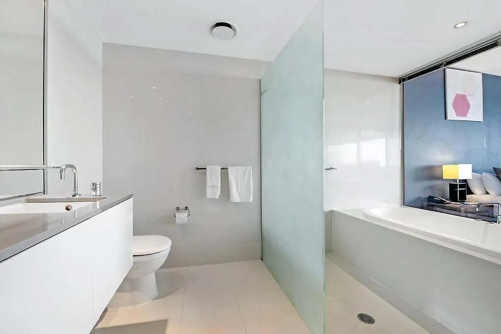 Circle On Cavill Level 33 Ocean Living - Coastal Letting Apartment