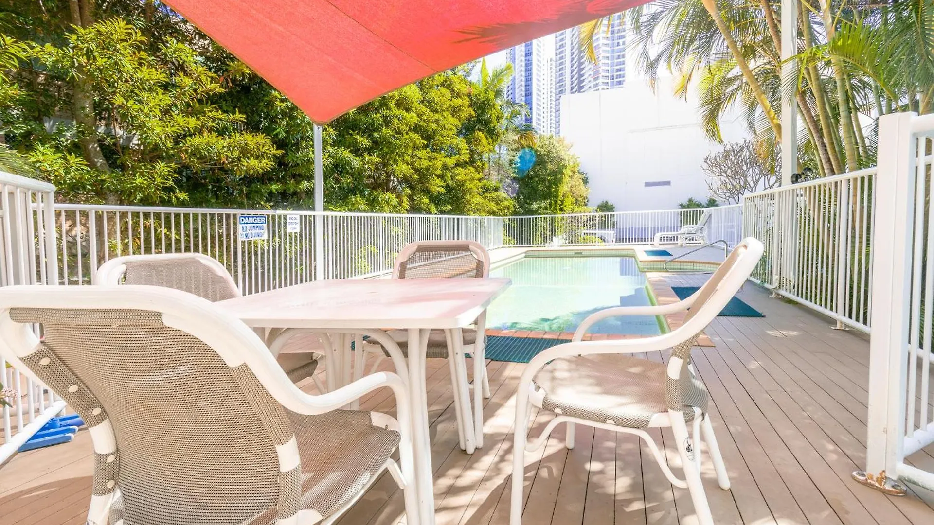 Freshly Renovated Modern Waterfront 1 Bedroom Unit