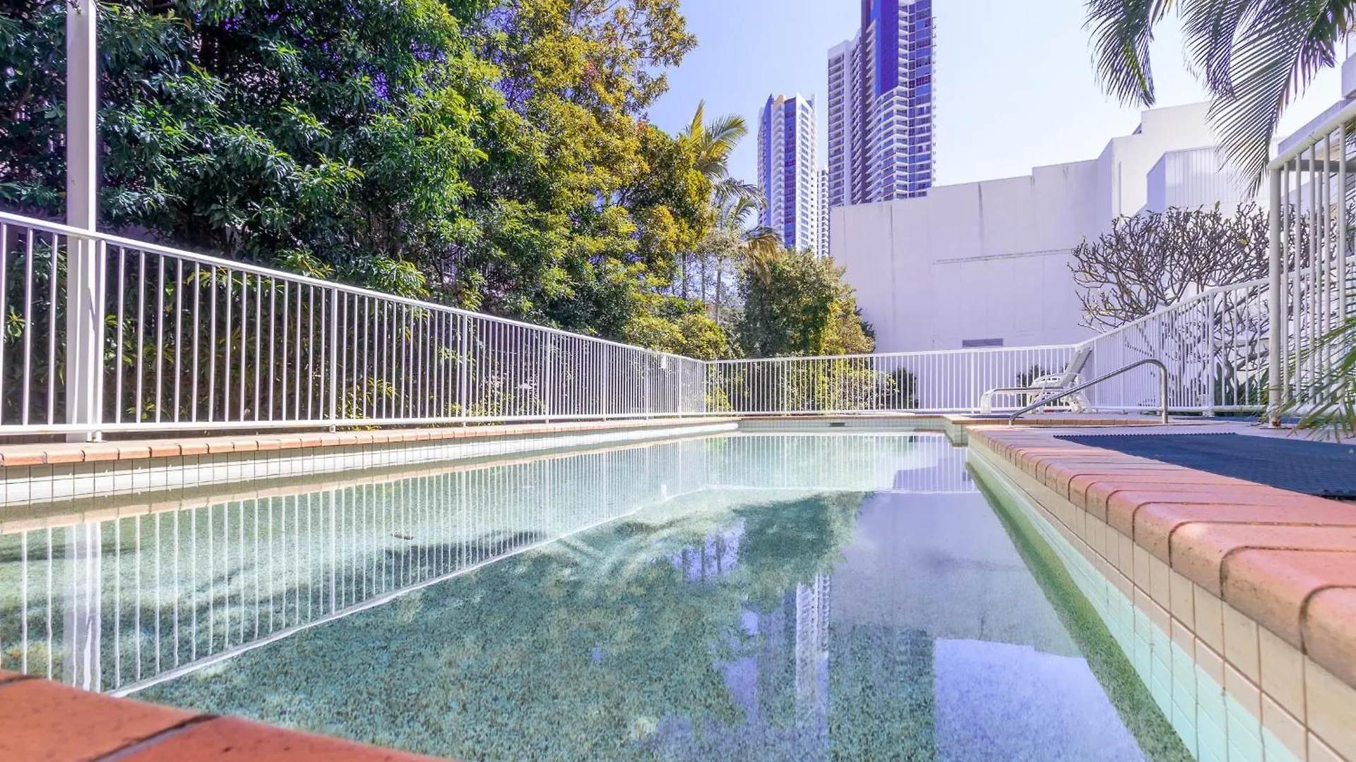 Freshly Renovated Modern Waterfront 1 Bedroom Unit 公寓