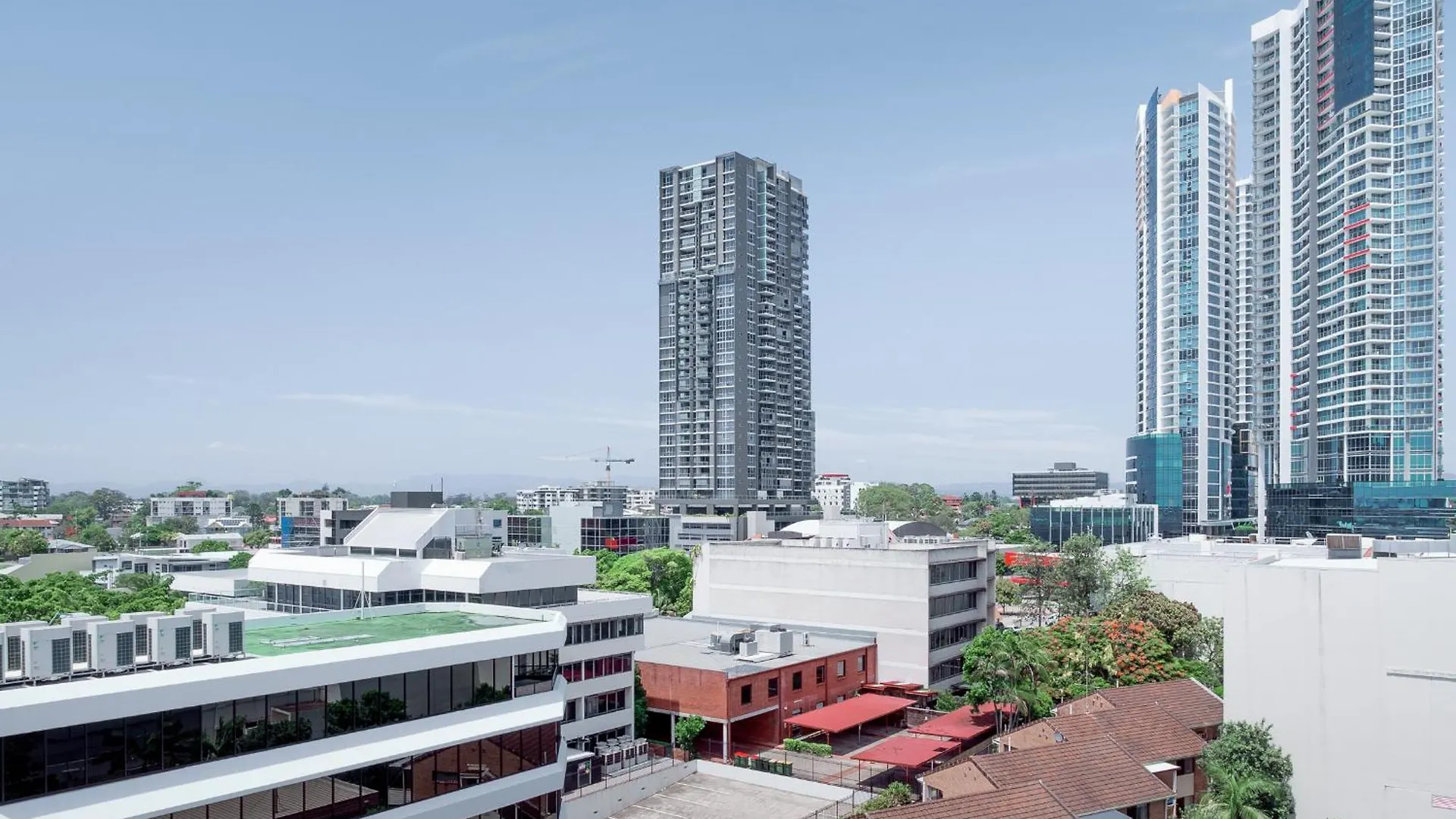Freshly Renovated Modern Waterfront 1 Bedroom Unit Apartment *