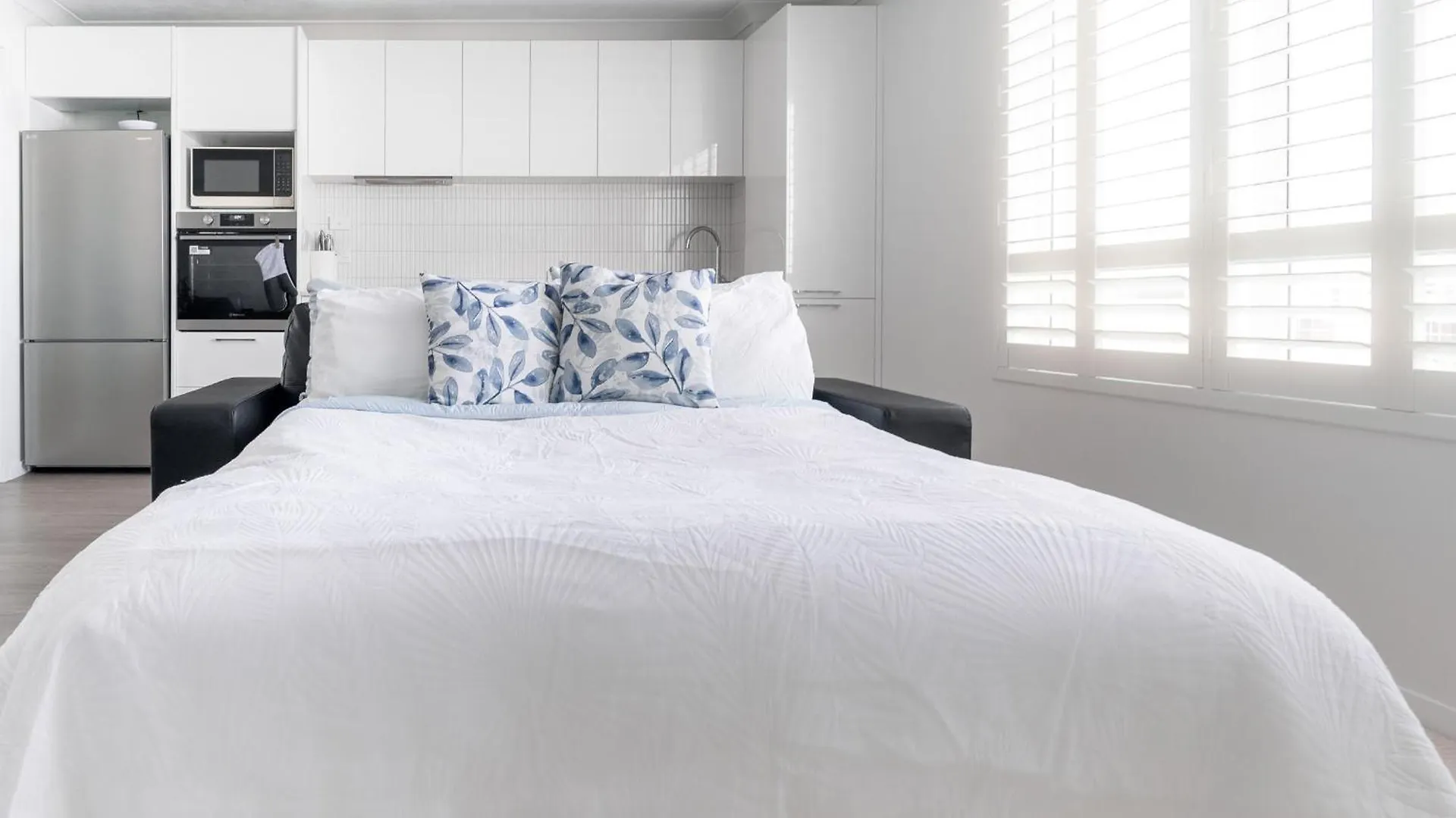 Freshly Renovated Modern Waterfront 1 Bedroom Unit