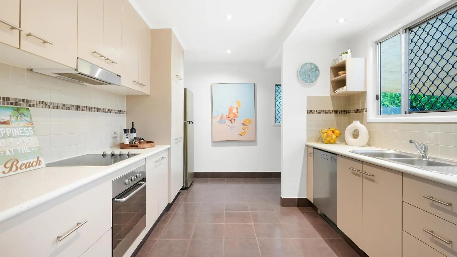 Jacuzzi Gardens - Spa - Fire Pit - Swings - Outdoor Kitchen - Bbq - Parking - Central Location בית נופש