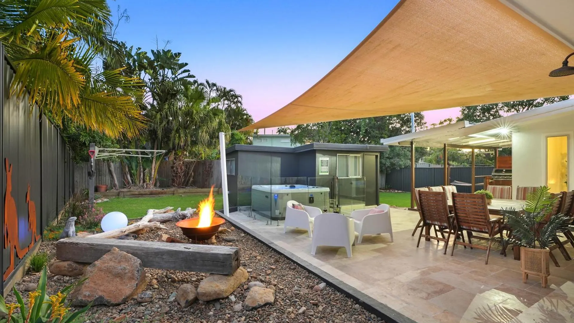 בית נופש Jacuzzi Gardens - Spa - Fire Pit - Swings - Outdoor Kitchen - Bbq - Parking - Central Location *