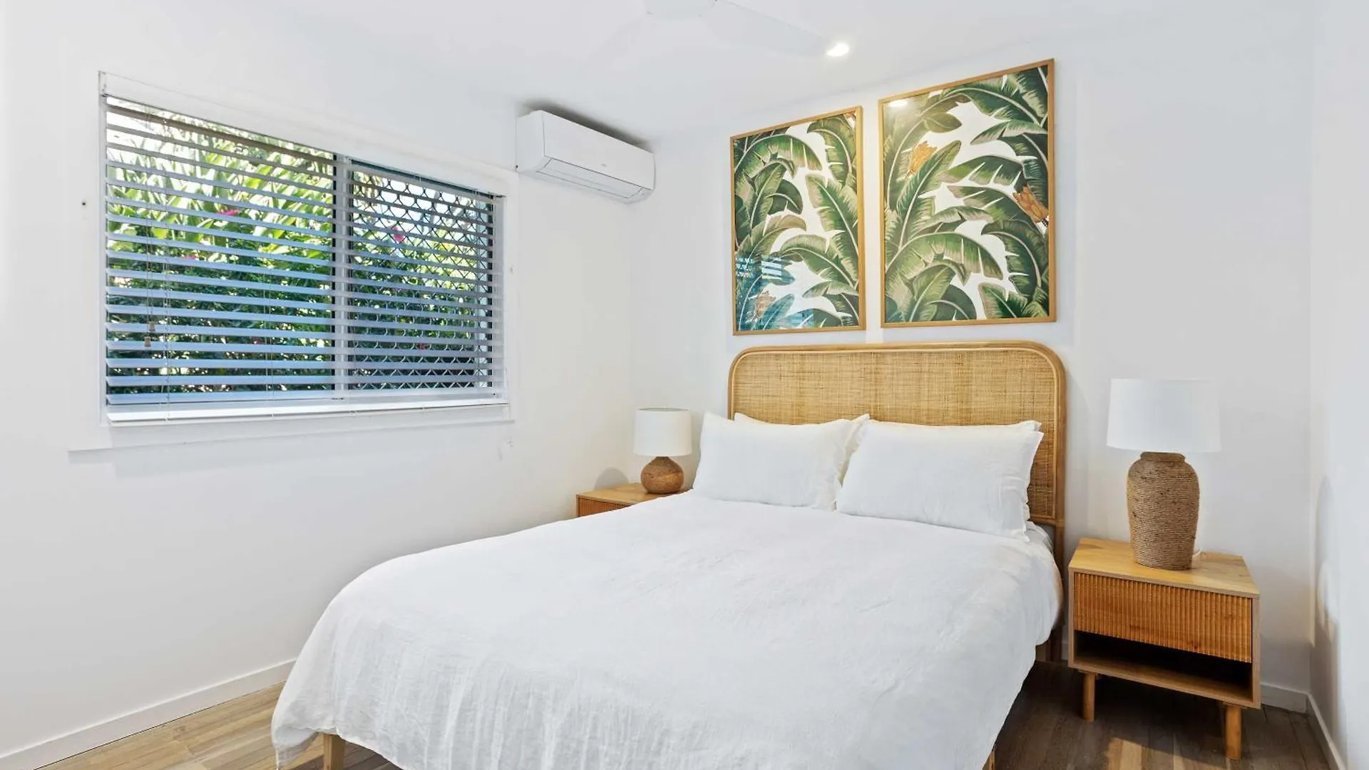 Mermaid Beachside - Direct Access Apartment *
