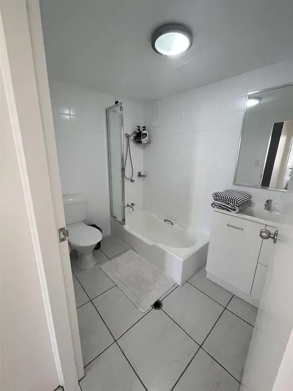 Surfers Paradise - Beachfront * Gold Coast