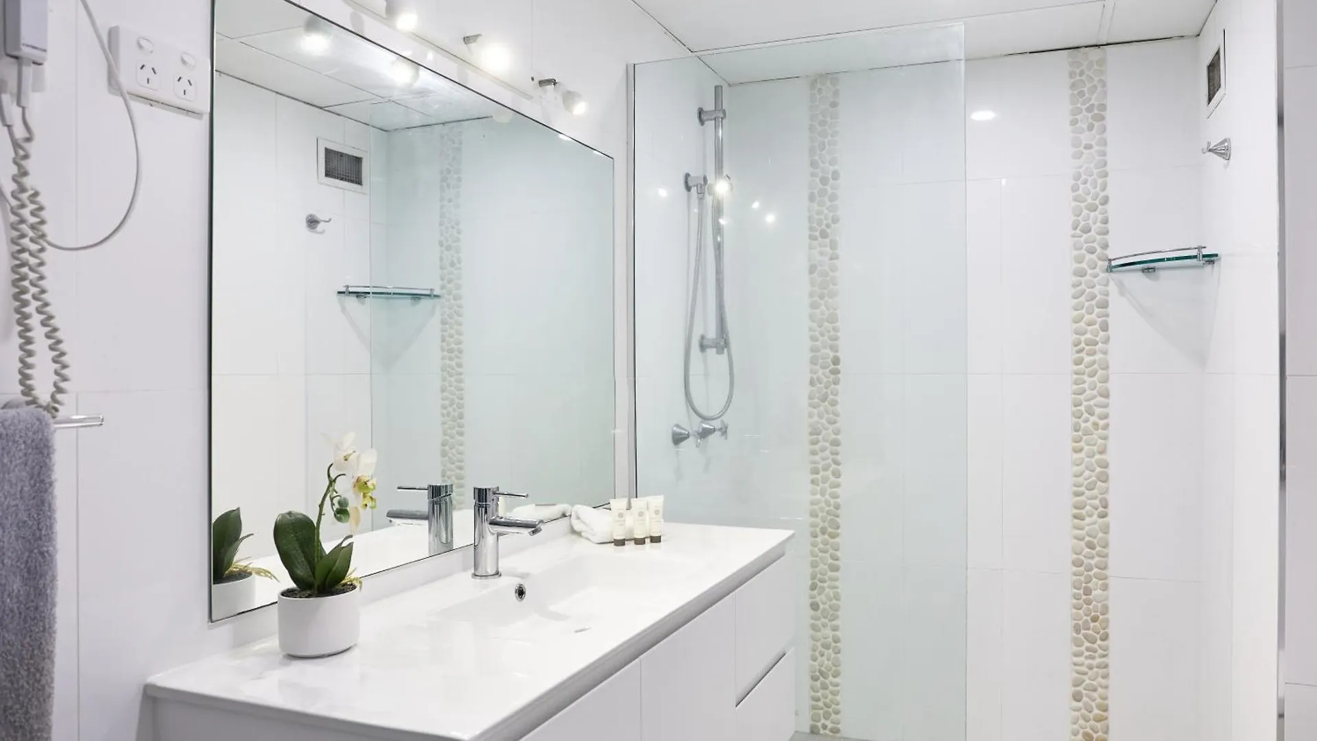 Seacrest Beachfront Surfers Paradise Aparthotel 4*