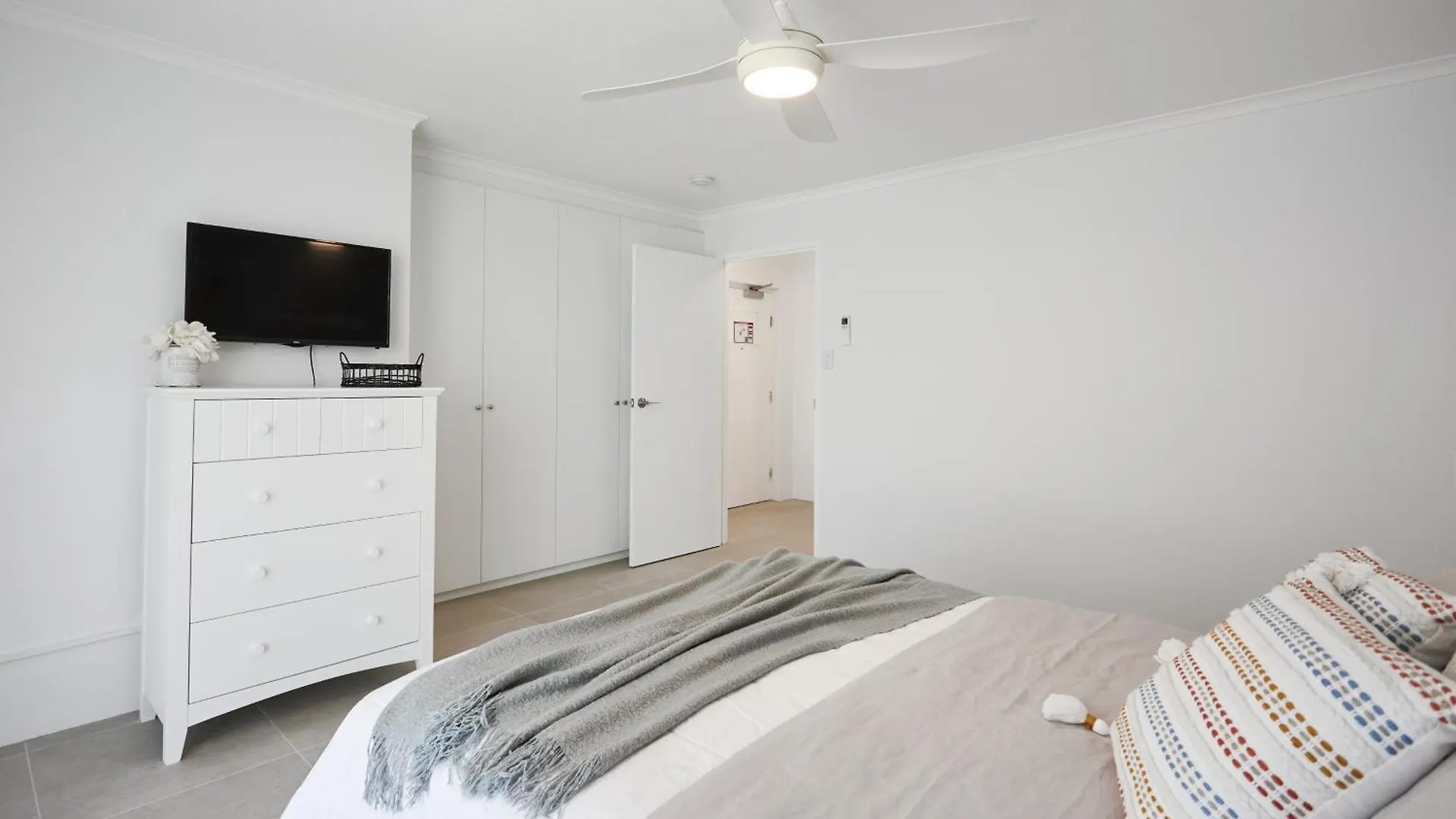 Seacrest Beachfront Surfers Paradise 4*