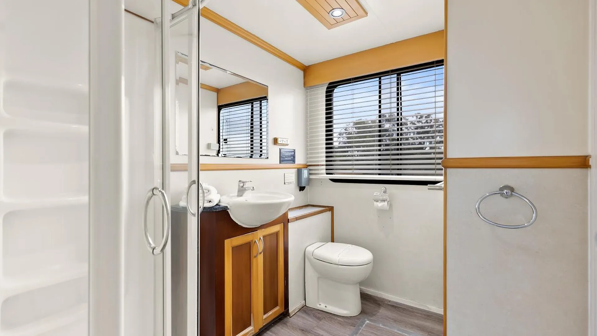 Coomera Houseboats
