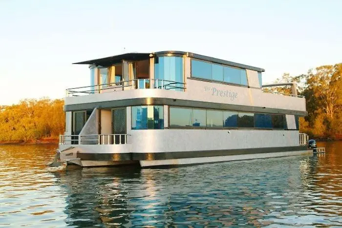 Coomera Houseboats Botel Gold Coast