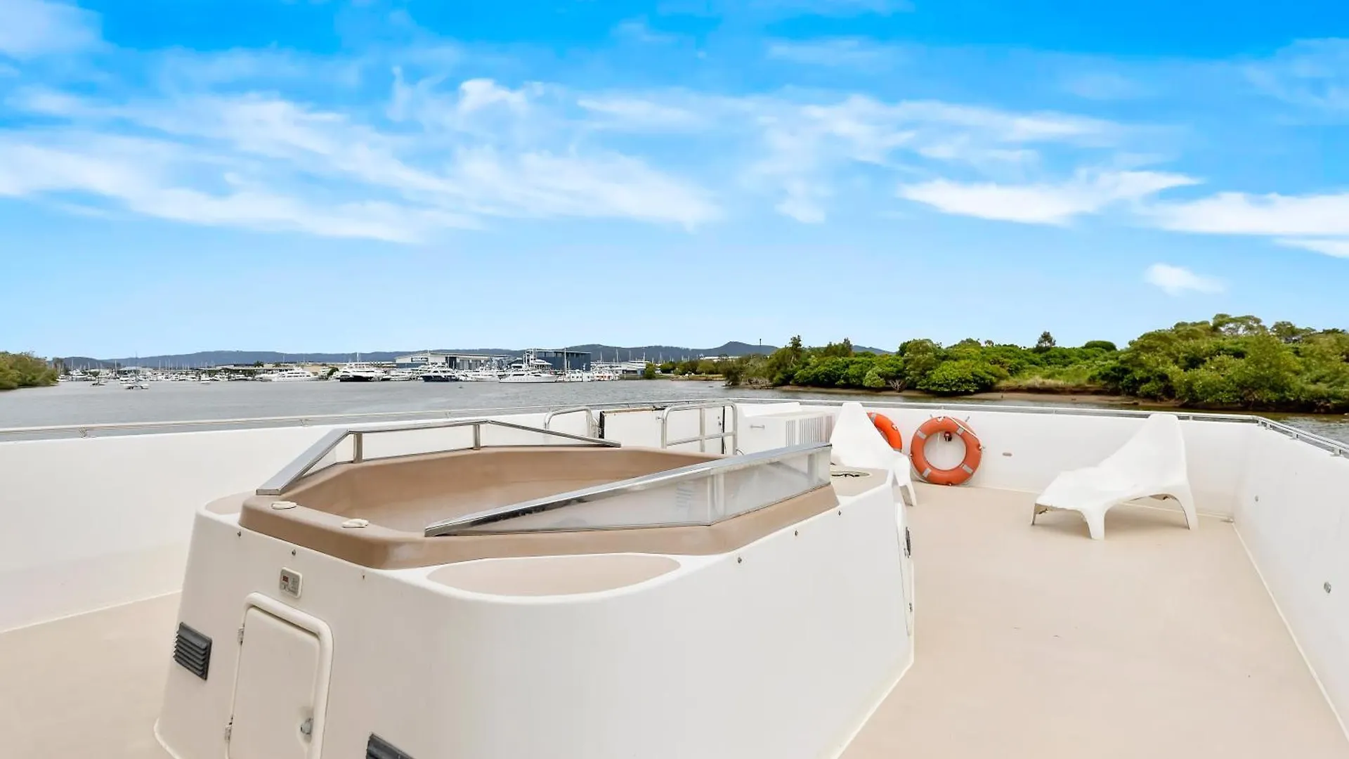 Coomera Houseboats 4*