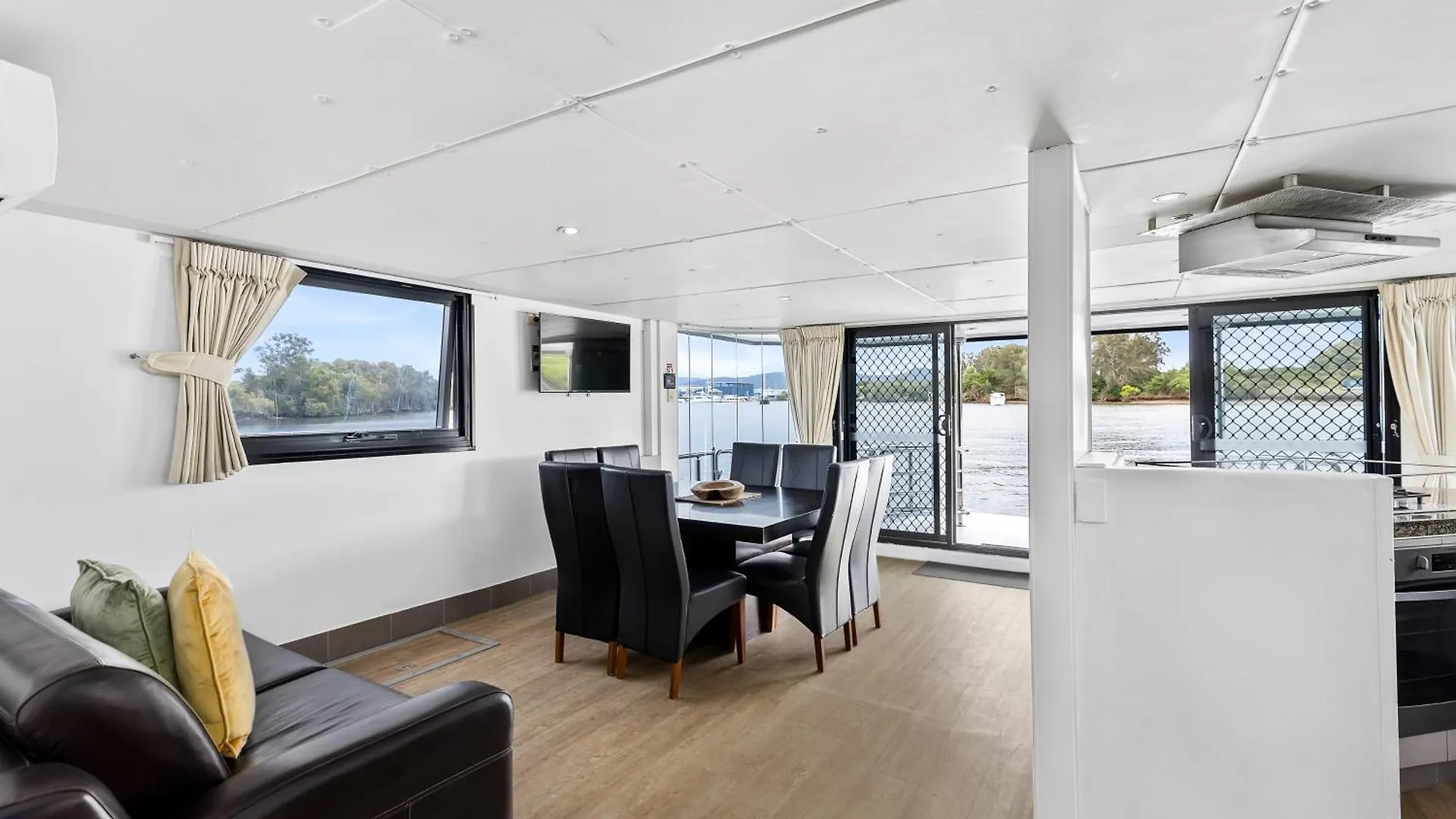 Coomera Houseboats Botel 4*