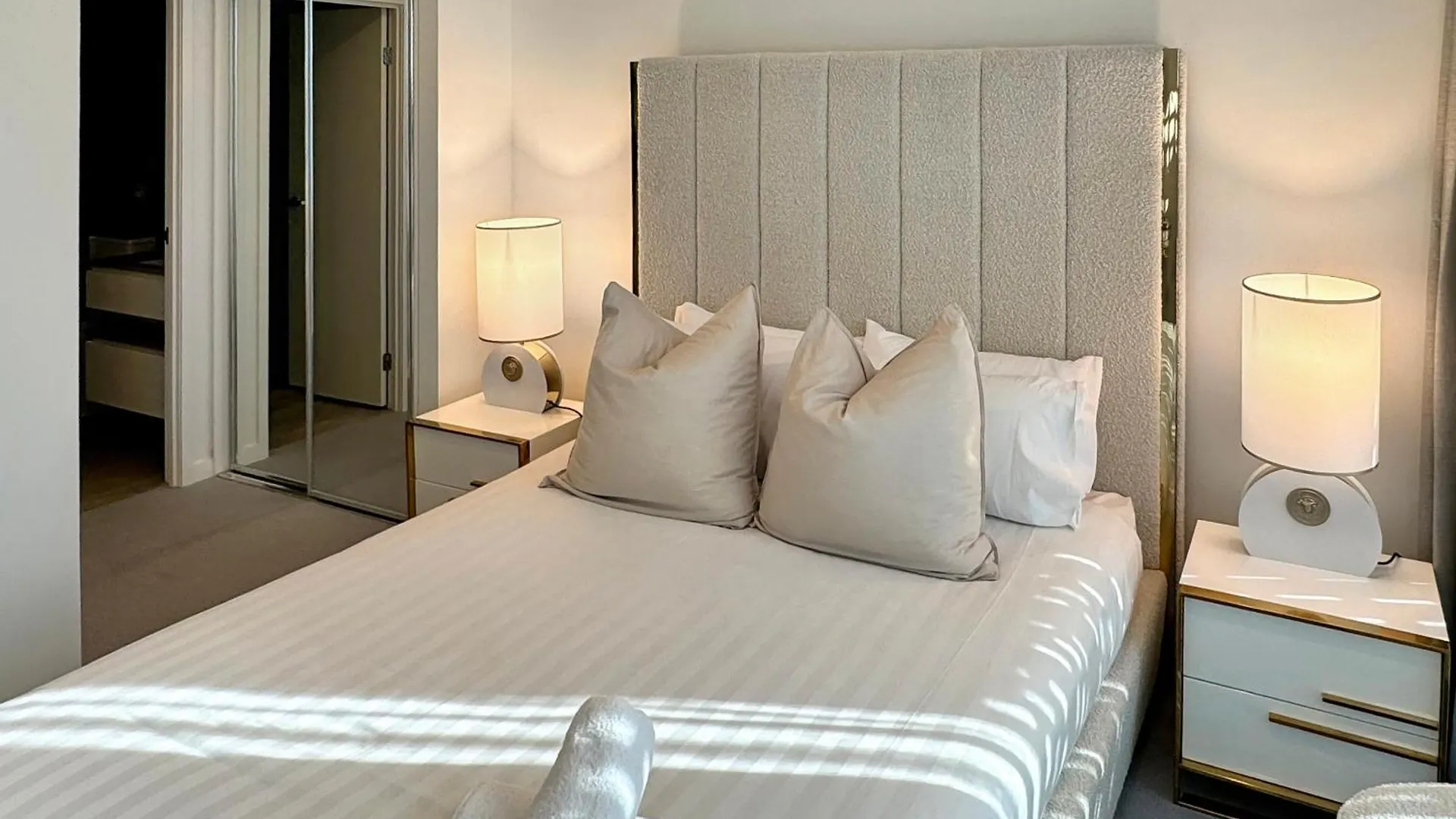 Signature Luxury 12 Floor 2br Parking Ocean Views Apartment *