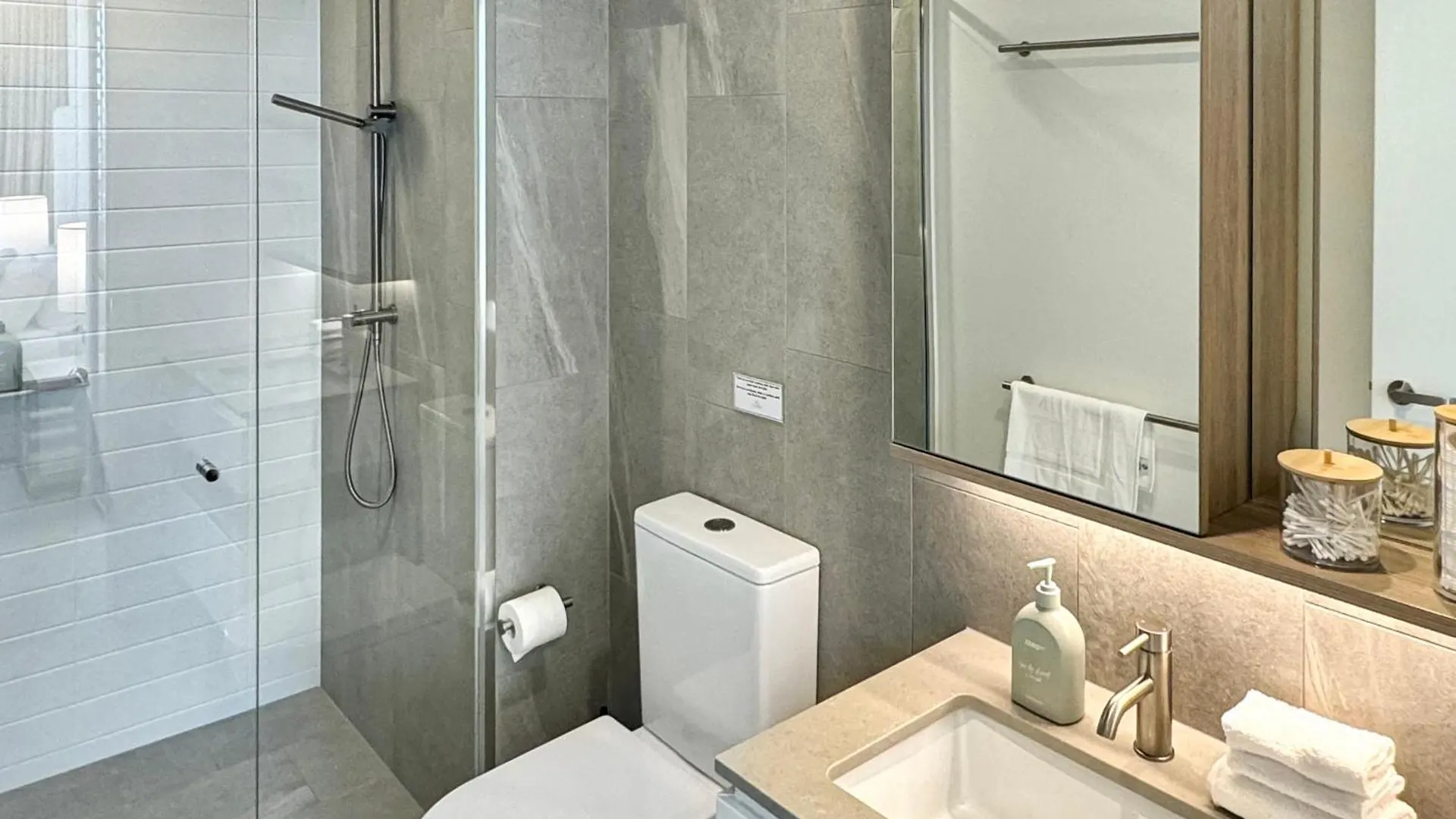 Signature Luxury 12 Floor 2br Parking Ocean Views
