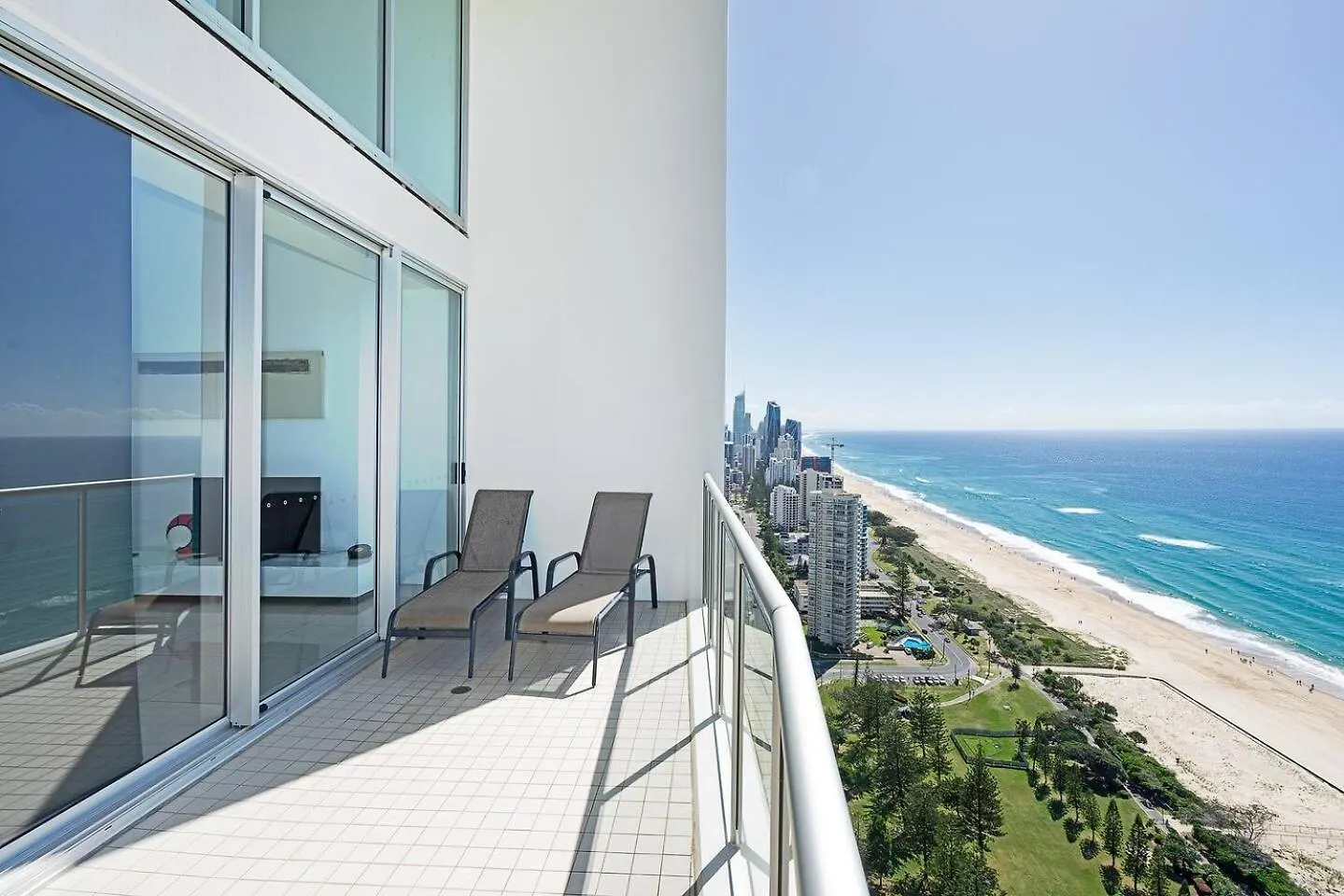 Stunning Oceanfront Luxury With Rooftop Pool *