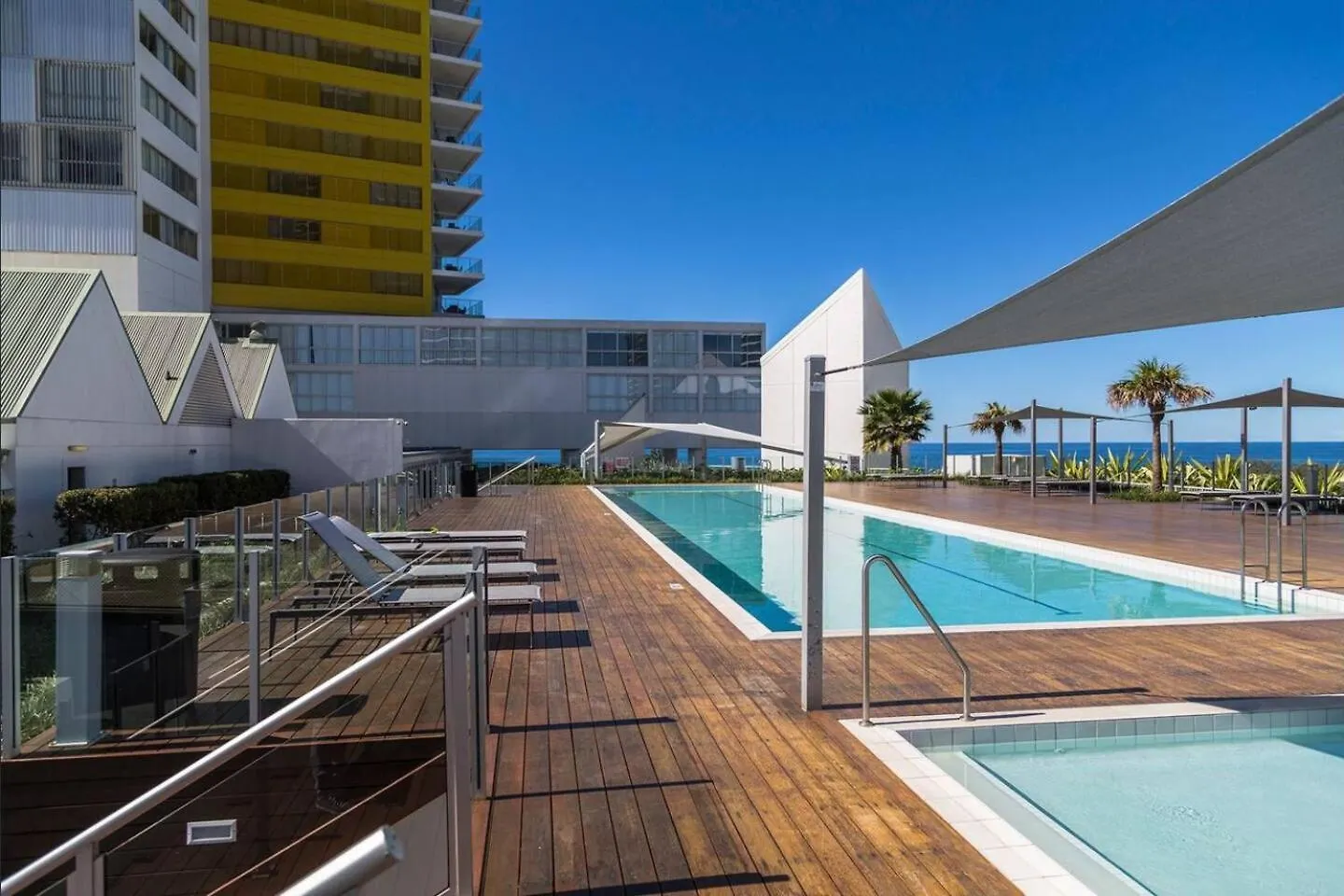 Stunning Oceanfront Luxury With Rooftop Pool Apartment Gold Coast
