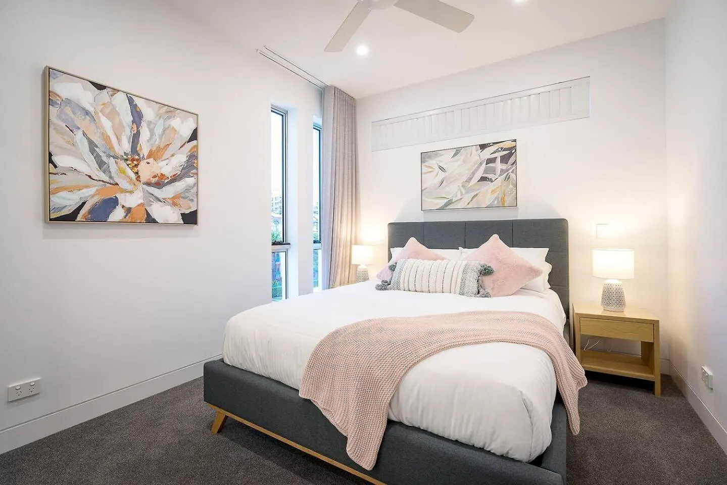 'dee-ell Place' A Beachside Entertainer's Dream