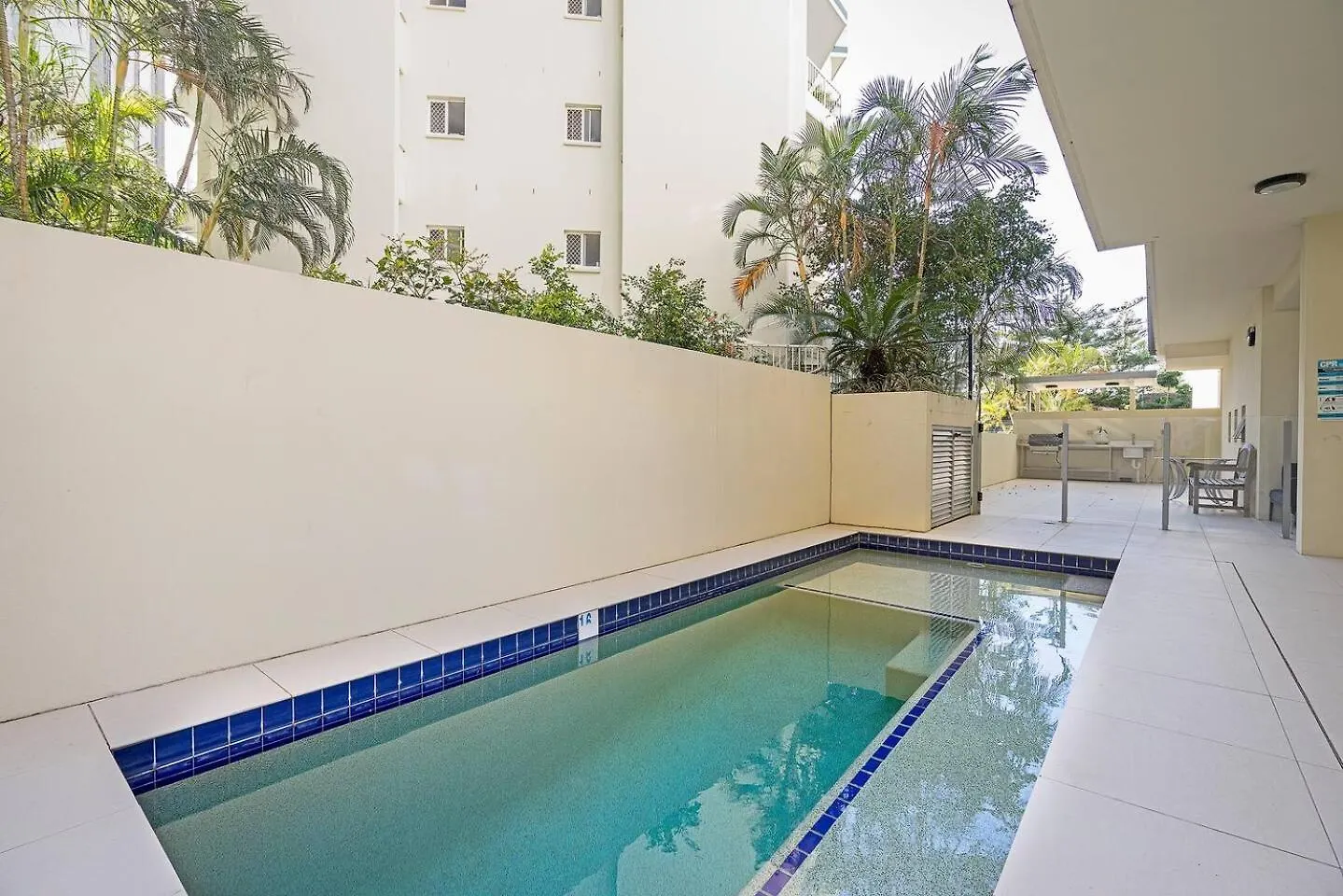 'dee-ell Place' A Beachside Entertainer's Dream *