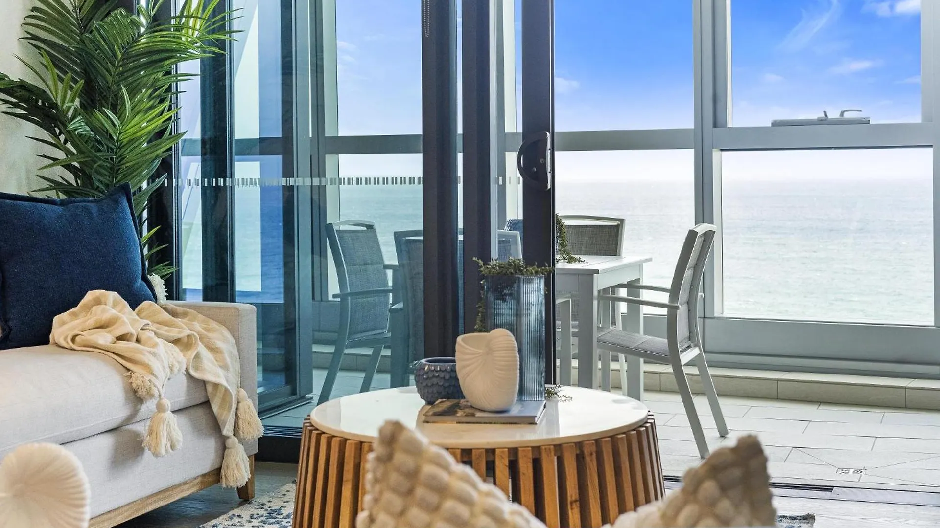 1 Bedroom Ocean View Luxury Unit - Q Apartment