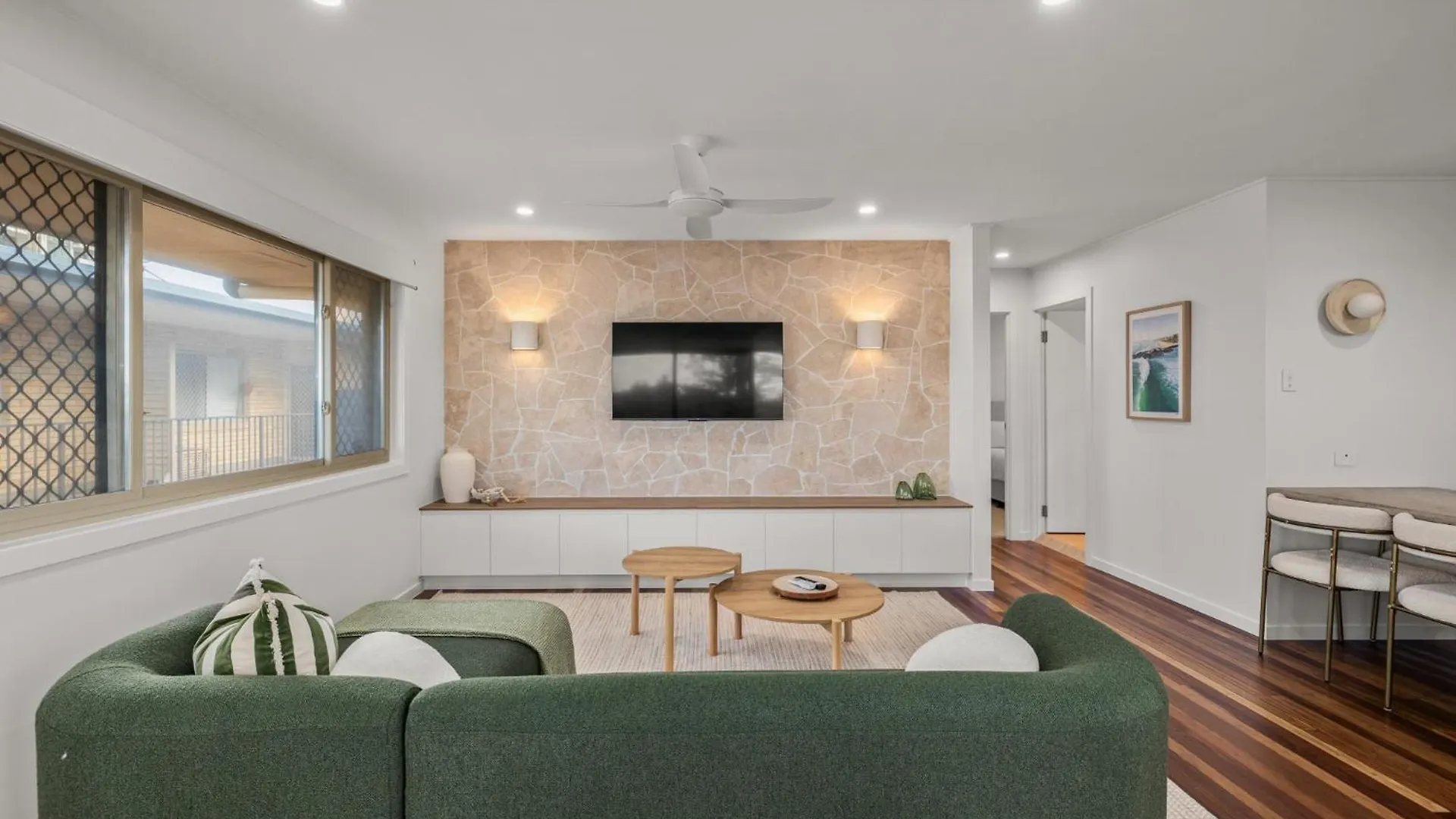 Sophisticated 2-bed Steps Away From Bilinga Διαμέρισμα
