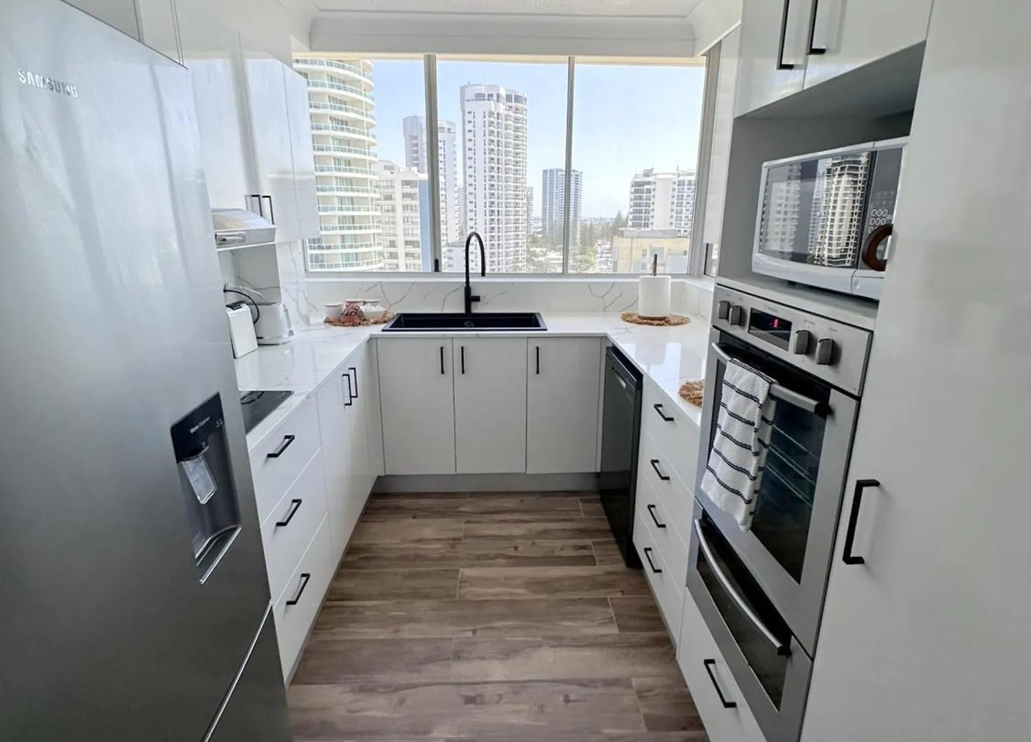 Absolutely Stunning! On The !!! Apartment
