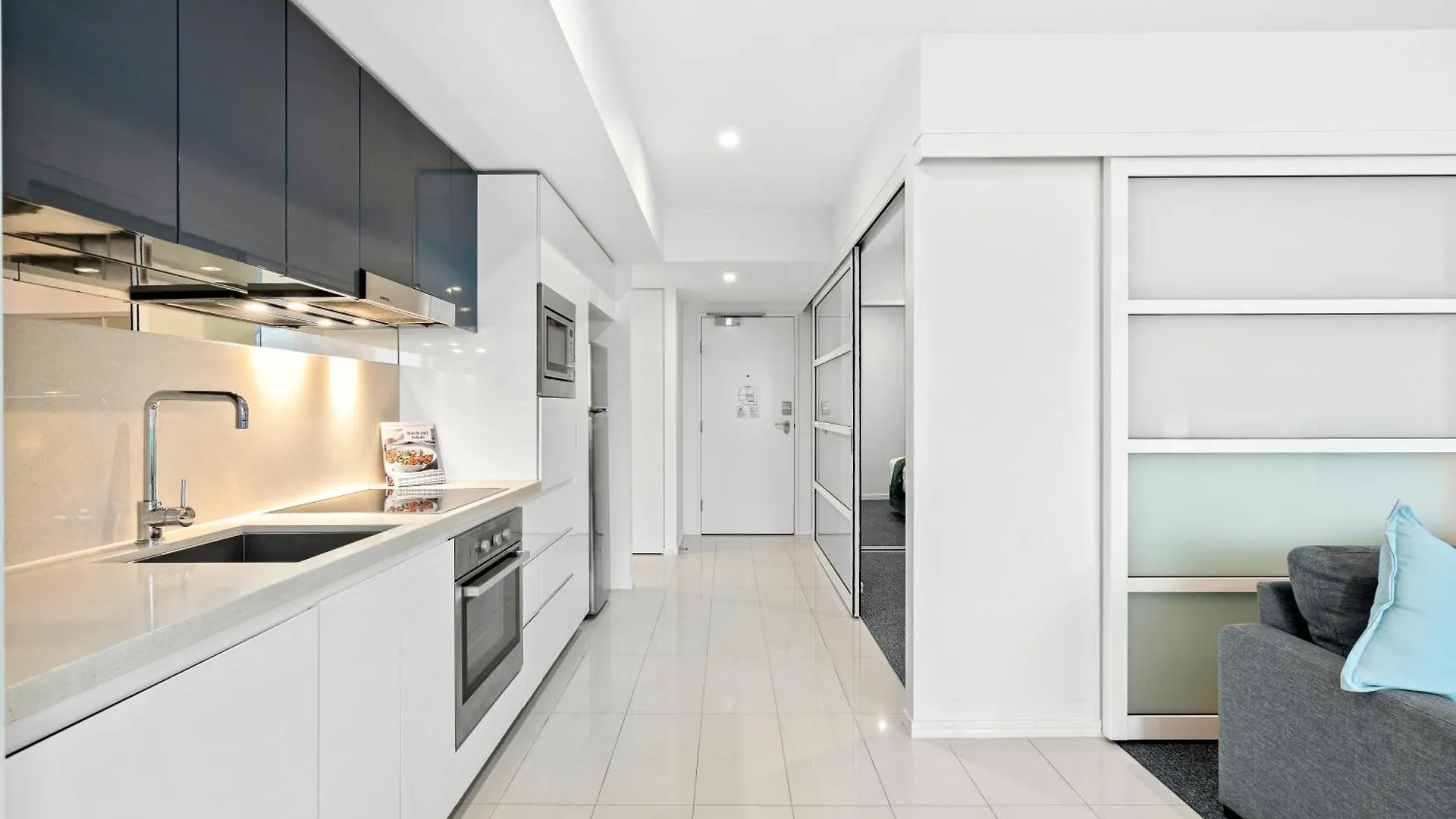 H Residences - Ocean View - Self Contained & Privately Managed - Wow