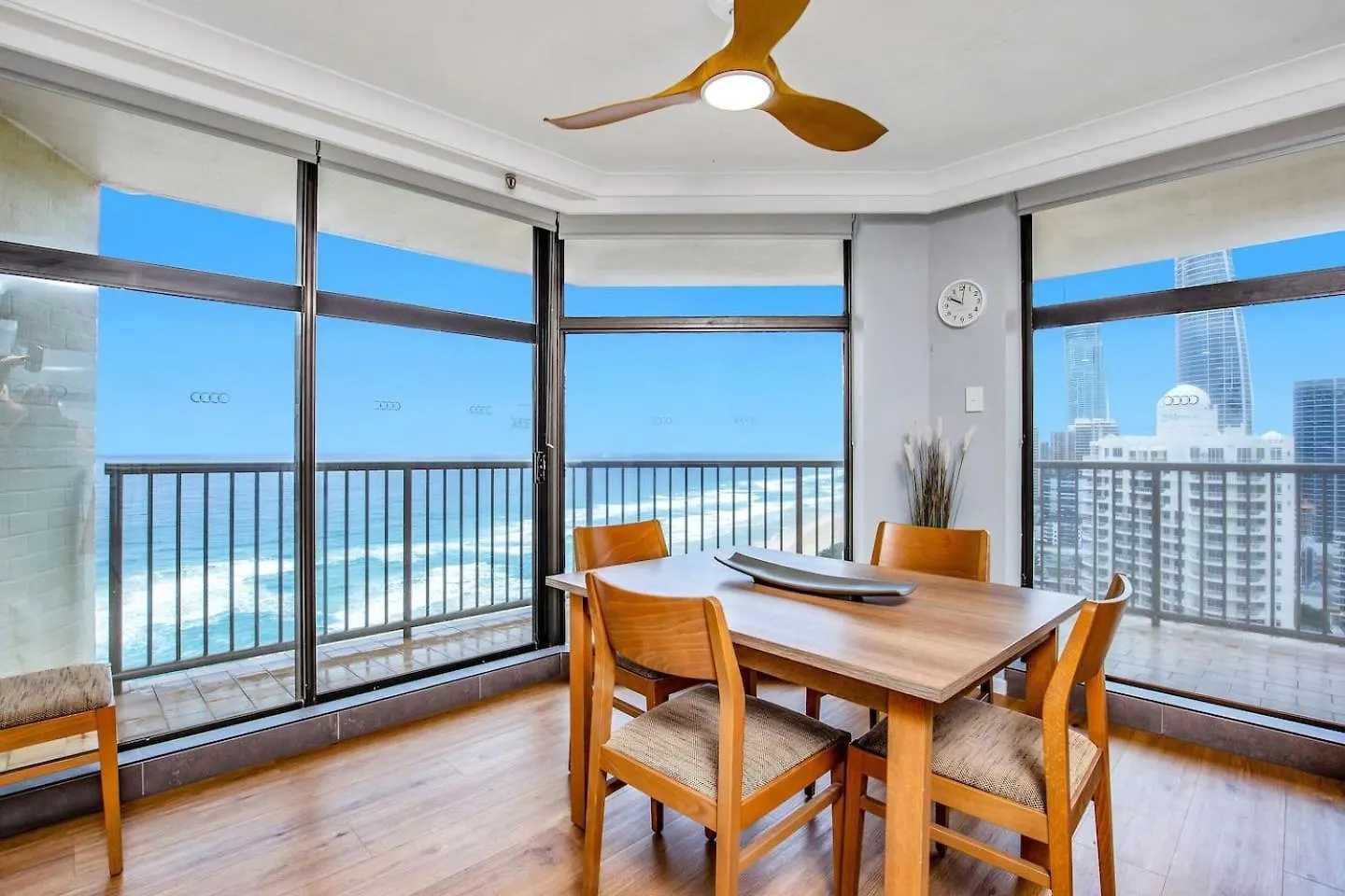 Sky High Beachside Balcony Panorama At Surfers Gold Coast
