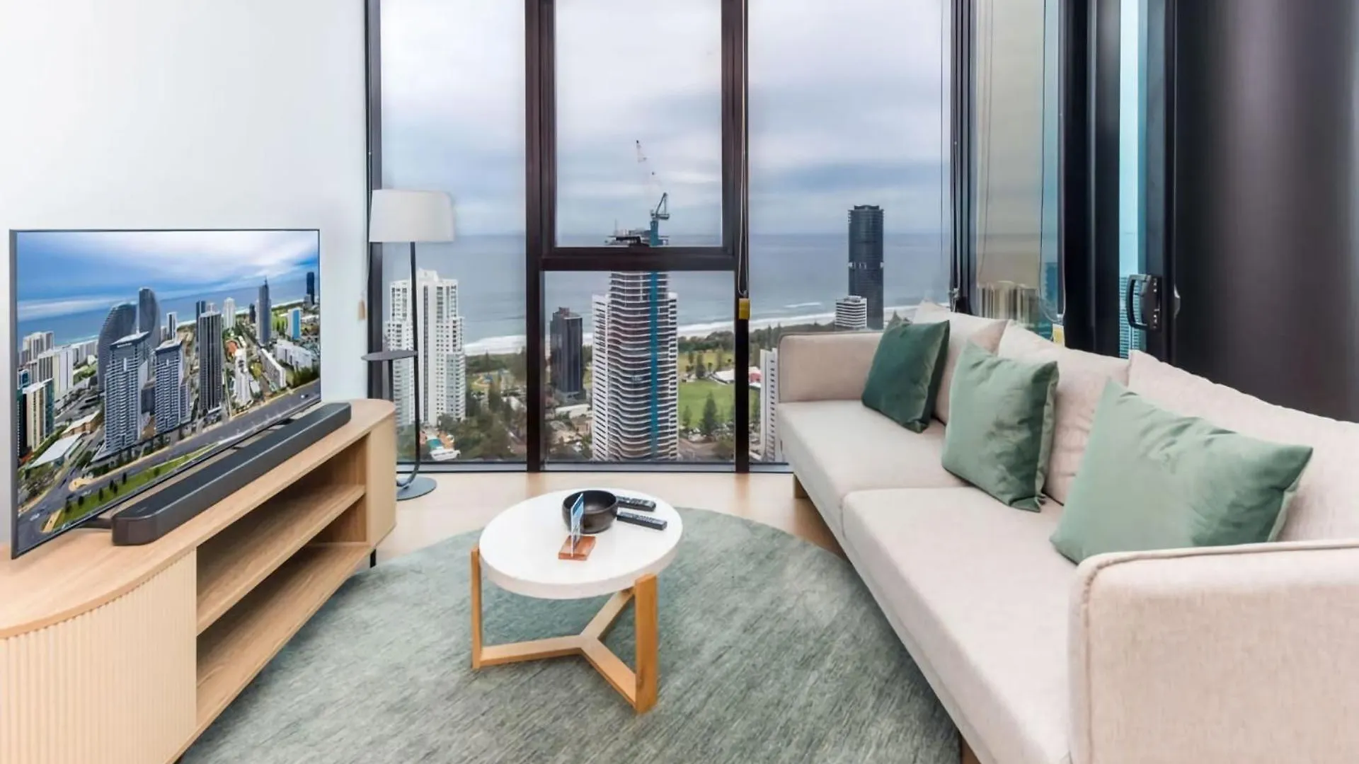 Apartment Darling Views 41st Floor Oasis With Pool *