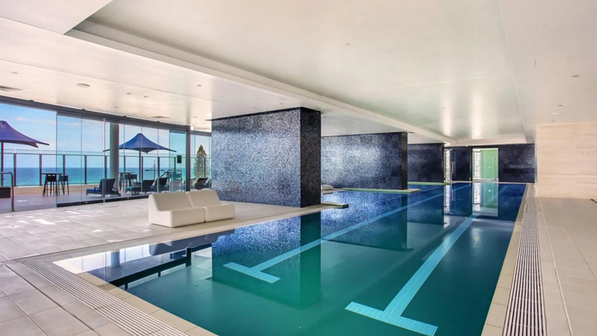 Beachfront 3-bed With Ocean Views, Pool, Gym & Bbq *