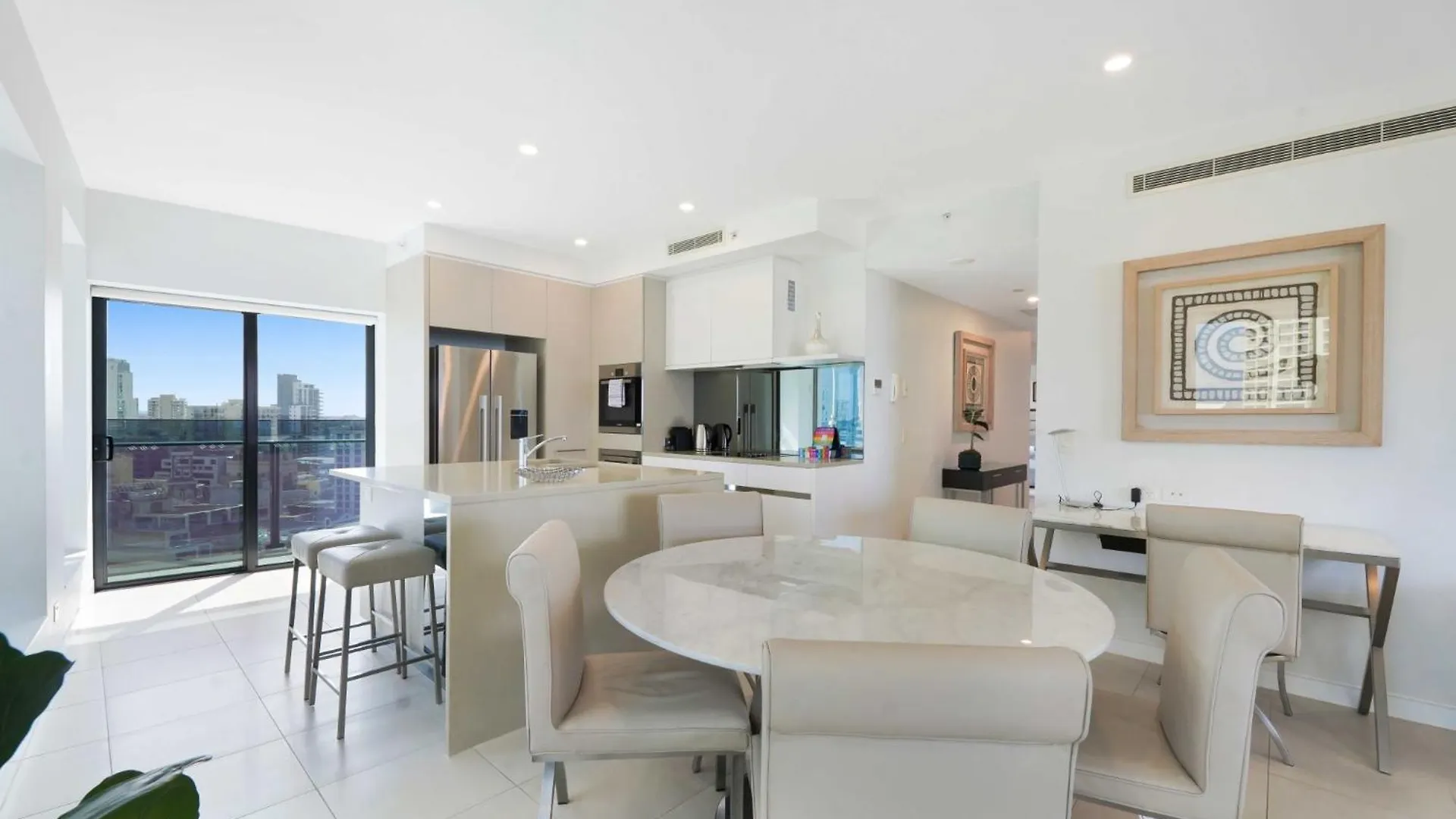 Beachfront 3-bed With Ocean Views, Pool, Gym & Bbq * Голд-Кост