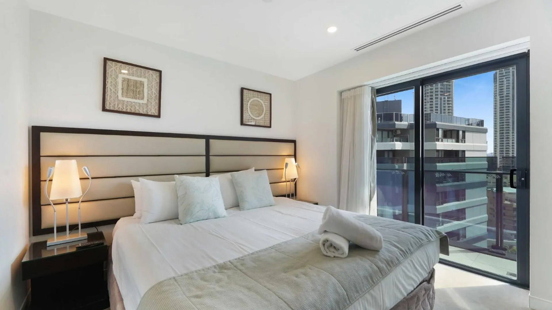 Beachfront 3-bed With Ocean Views, Pool, Gym & Bbq Апартаменты