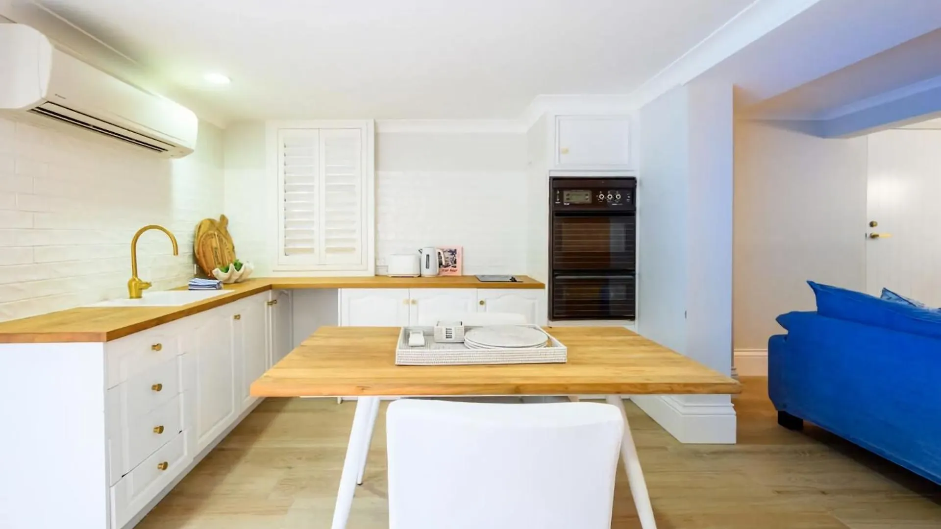 Stunning Riverside Hinterland Retreat Gold Coast