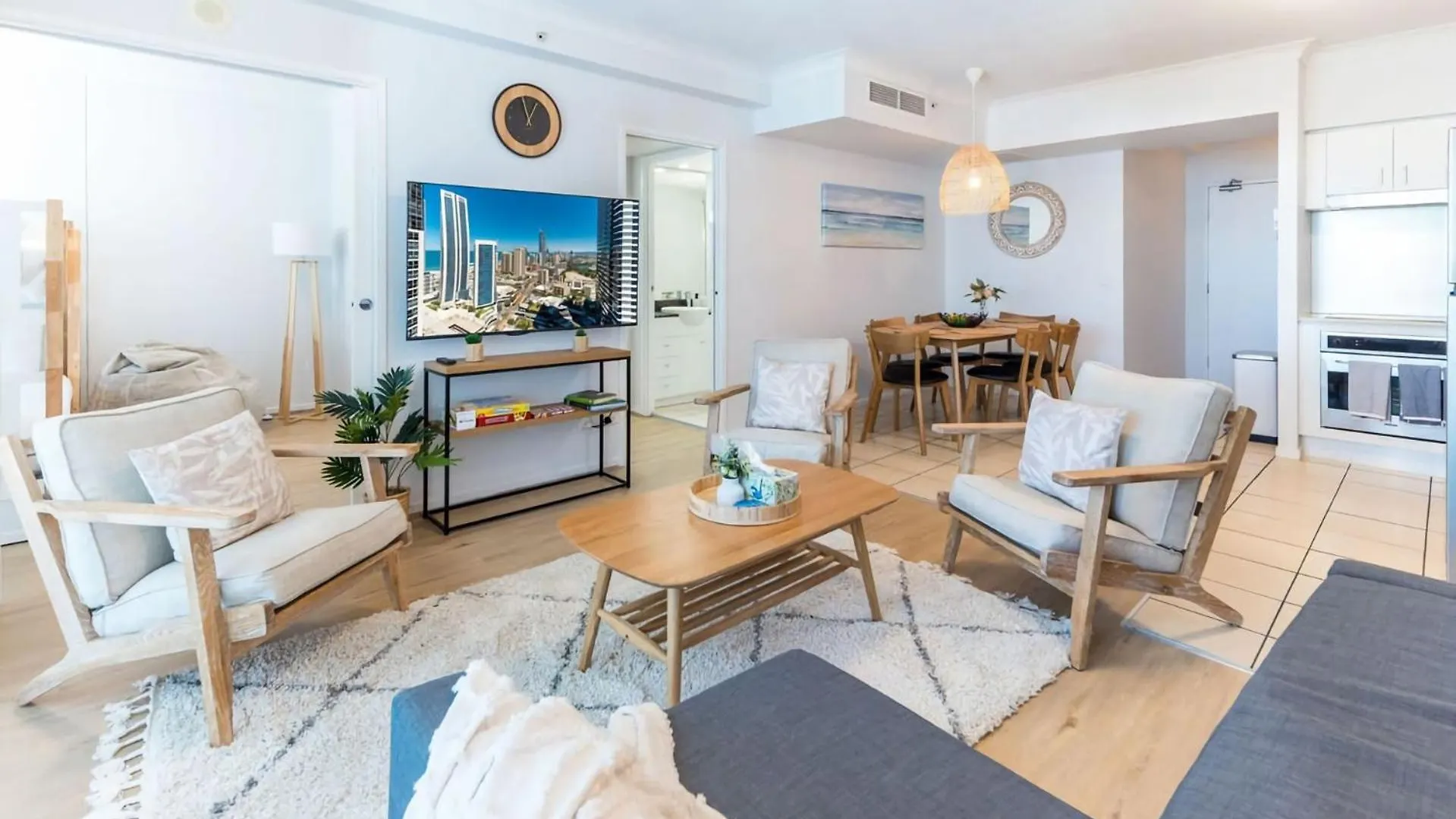 Coastal Surfers Escape Apartment