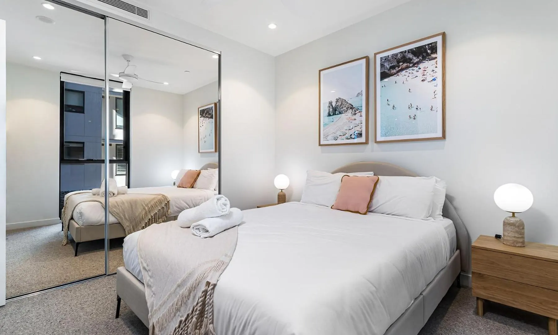 Deluxe Palm Getaway Apartment *