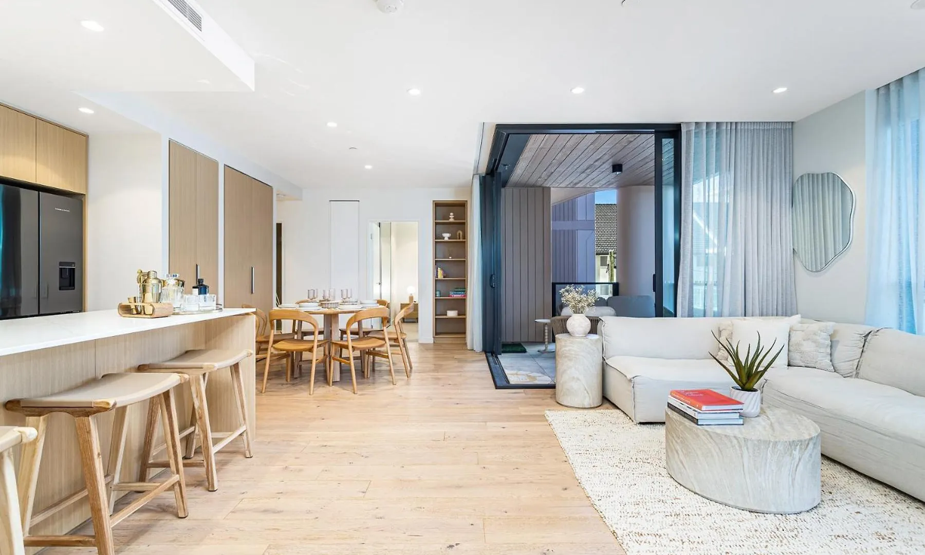 Deluxe Palm Getaway Apartment