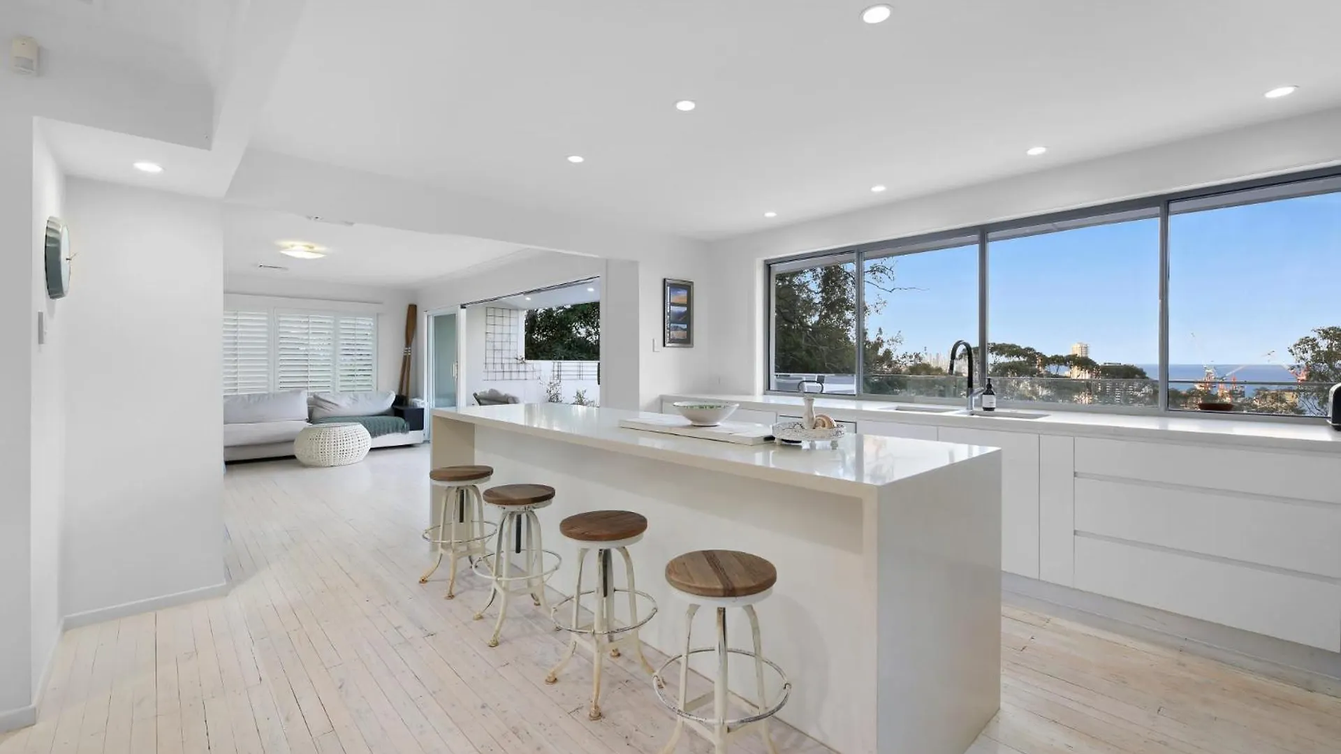 Stunning Beachfront 3-bed Haven By Natural Reserve * Gold Coast