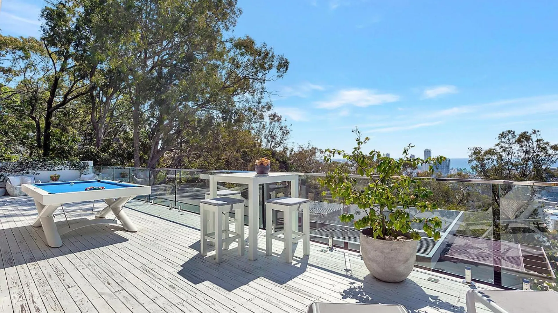 Stunning Beachfront 3-bed Haven By Natural Reserve * Gold Coast