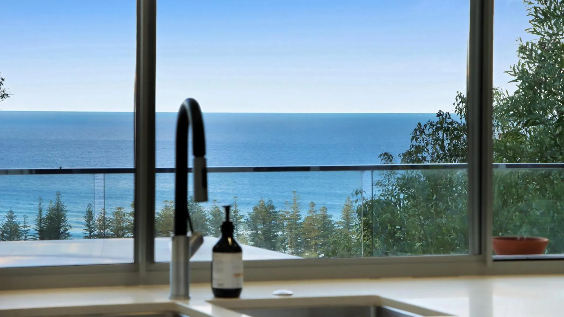 Stunning Beachfront 3-bed Haven By Natural Reserve * Gold Coast