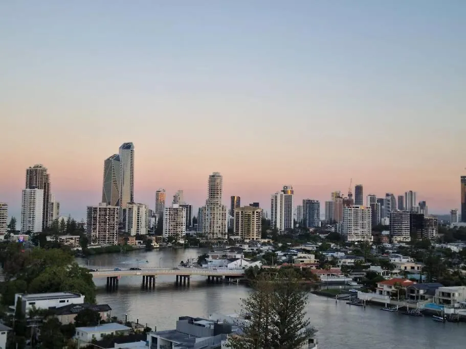 Surfers Paradise Penthouse & Rooftop Plunge Pool 펜션 *