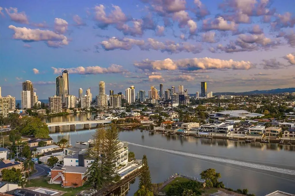 Surfers Paradise Penthouse & Rooftop Plunge Pool *