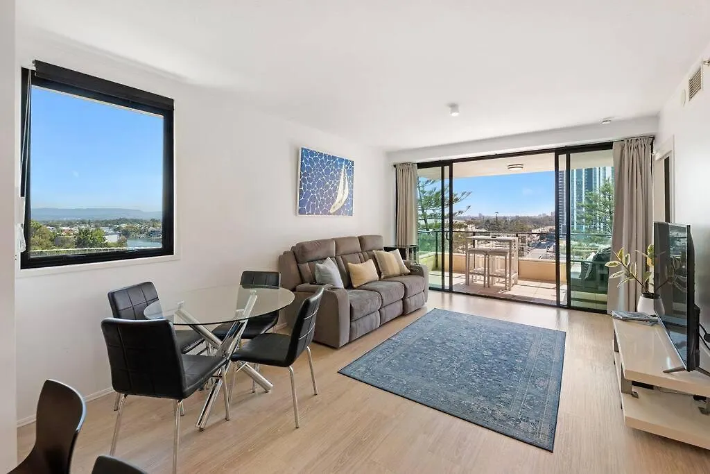 Apartment Park Views & Luxe Amenities In Broadbeach