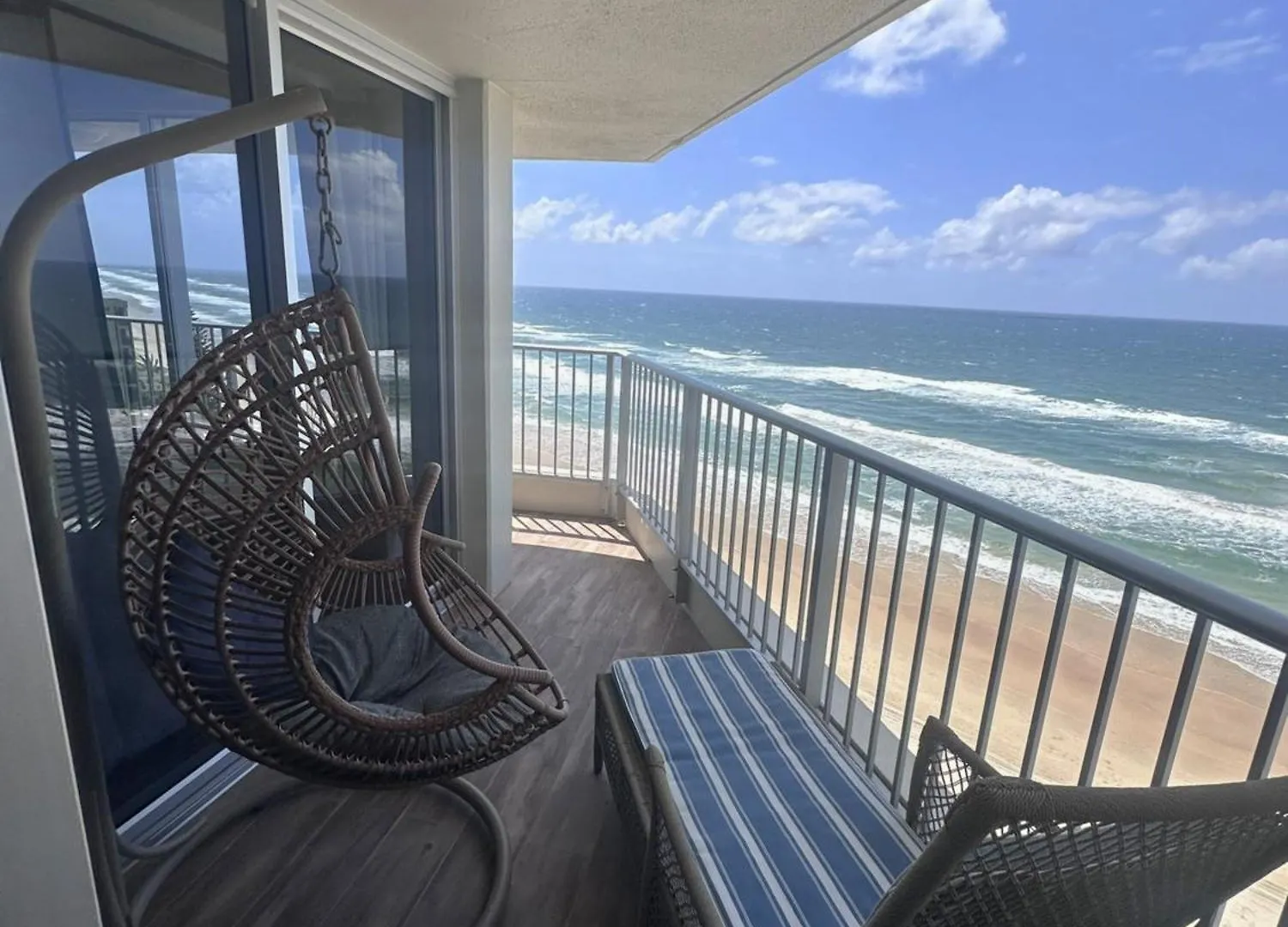 Absolutely Stunning! On The !!! Apartment