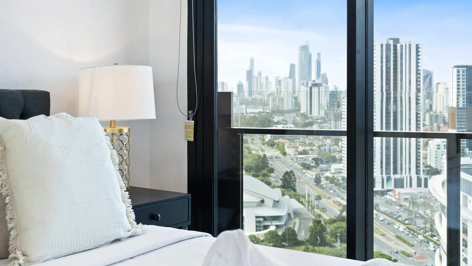 2 Bedroom 1 Bathroom Private At Casino - Paid Parking Only דירה גולד קוסט
